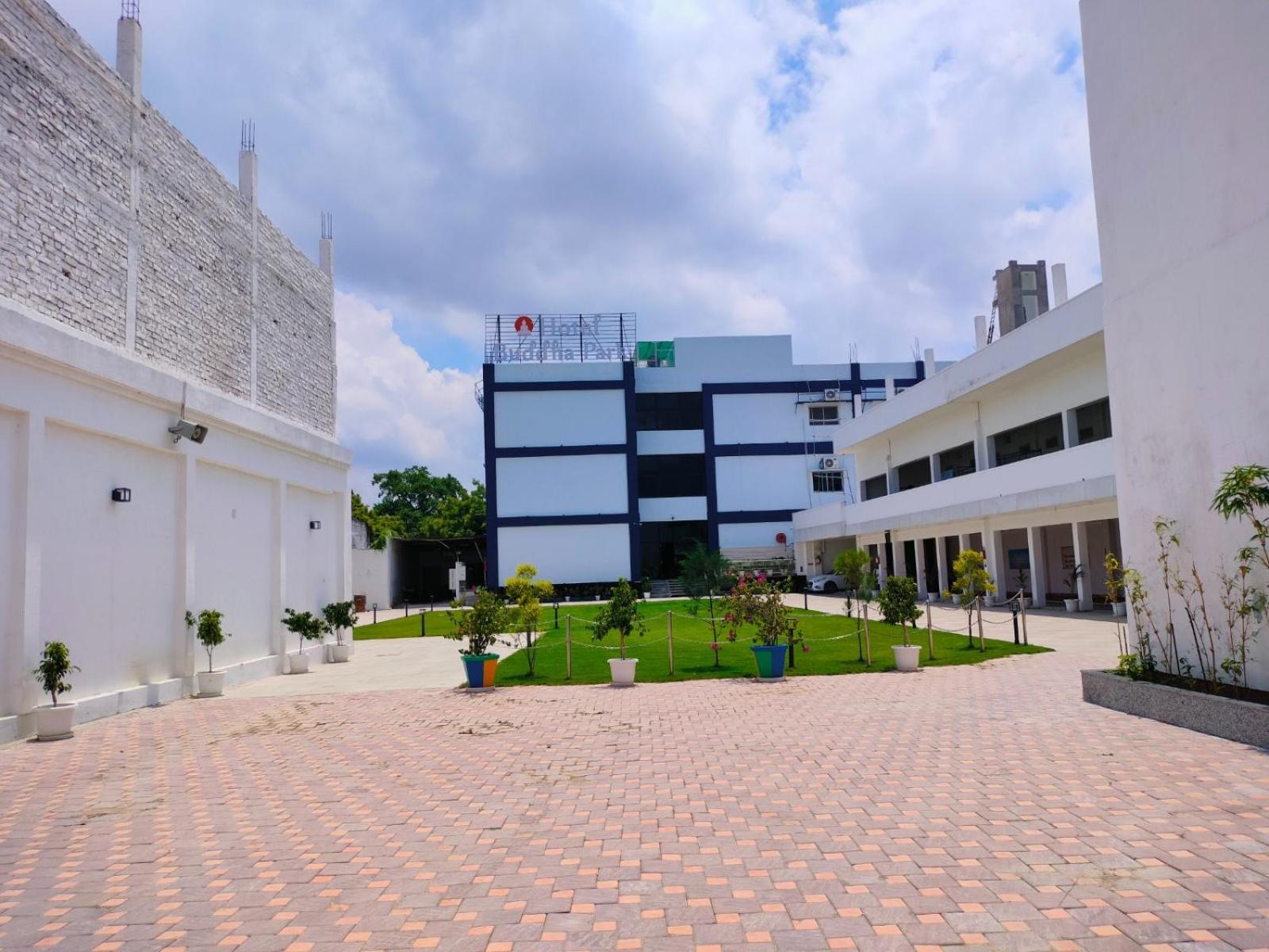 Hotel Buddha Park, Paharia, Varanasi Ngoại thất bức ảnh